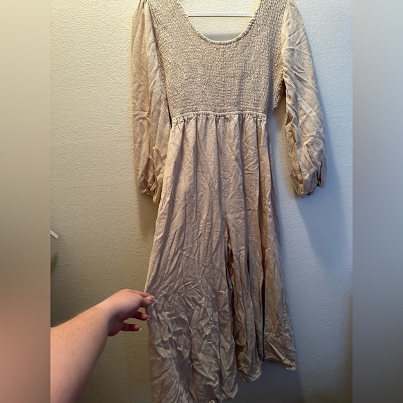 Elegant Cream Jumpsuit with Textured Design - Picture 7 of 8